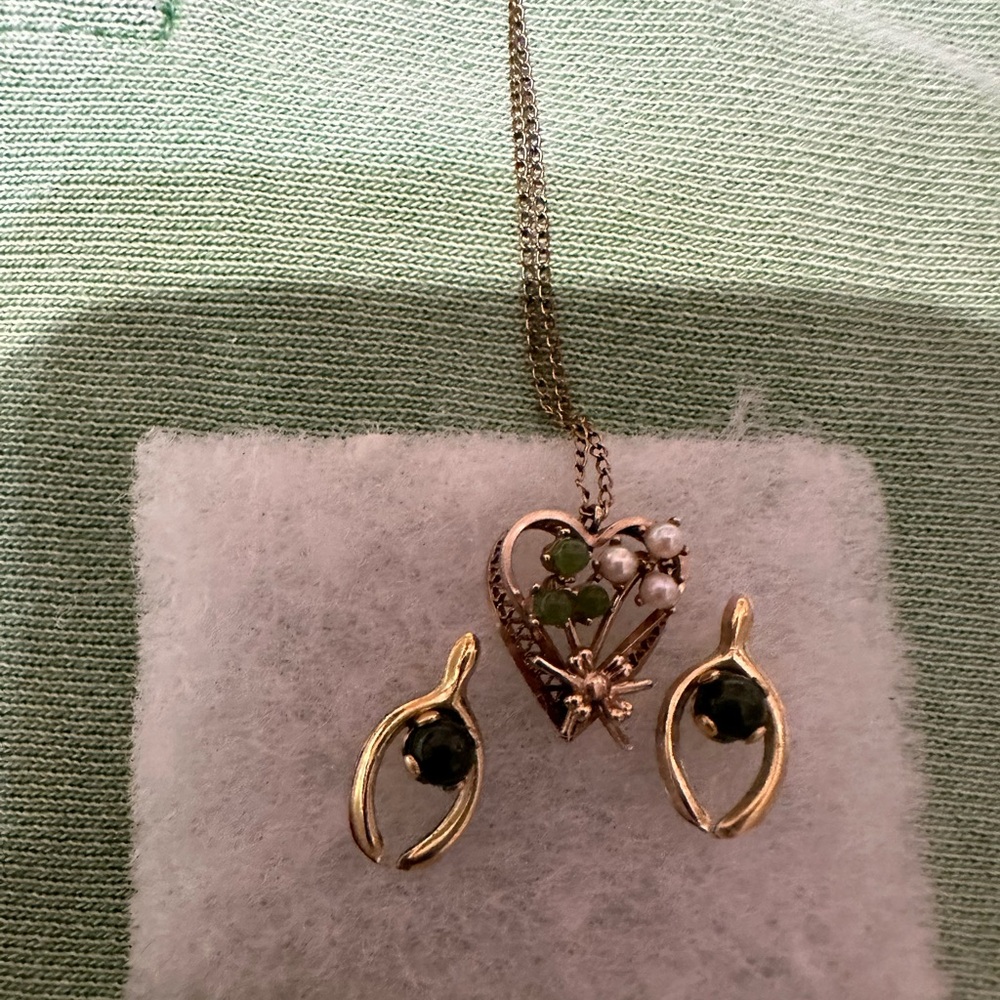 Vintage heart necklace Jade and pearls and horseshoe  earring with jade stones